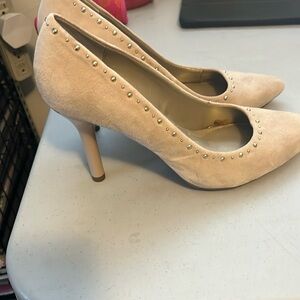 Bandolino cream 3 inch heels